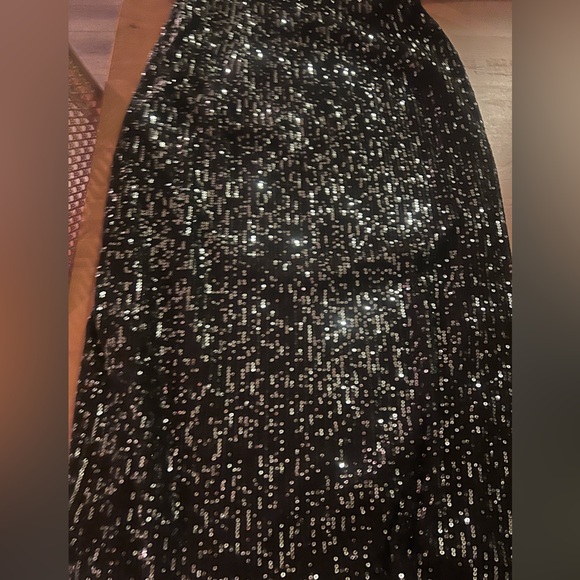 Greylin Karla sequin midi skirt with side slit - Picture 5 of 7